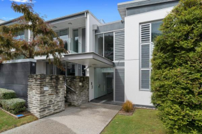 Summit View - Queenstown Central Holiday Apartment